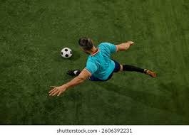 西媒：皇马今年进欧冠8强多踢了4场比赛，弗爷破例奖励每位球员25万欧